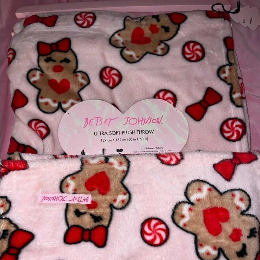 Betsey Johnson Pink Gingerbread Christmas Throw Blanket Peppermint Hearts
